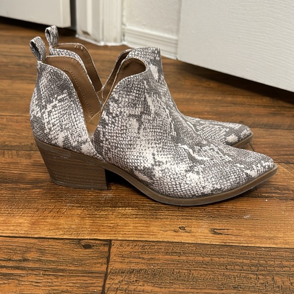 Universal thread booties - Picture 2 of 3